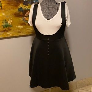 NWT. Women’s button pinafore skirt.